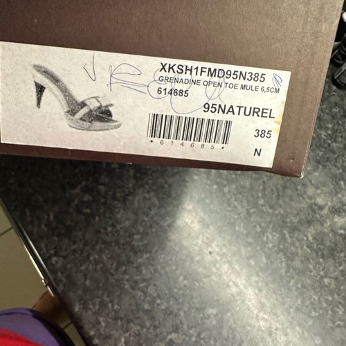 Louis Vuitton clogs like new, size 38.5, large fit