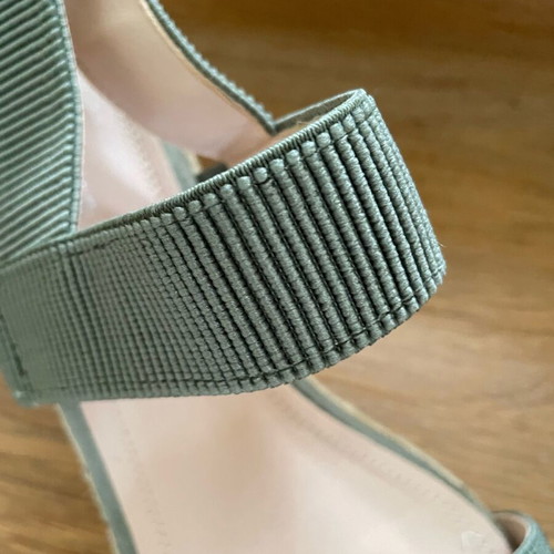 V&N olive platform sandals like new, size 39, 8cm heel