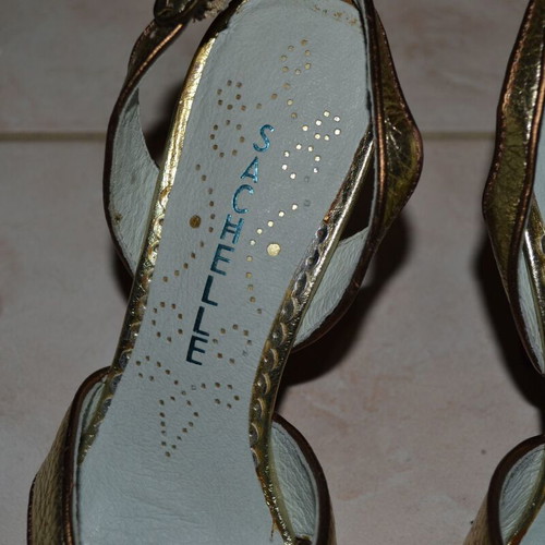 Leather sandals gold like new