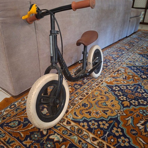 Balance bike like new, adjustable seat, suitable for children 2+