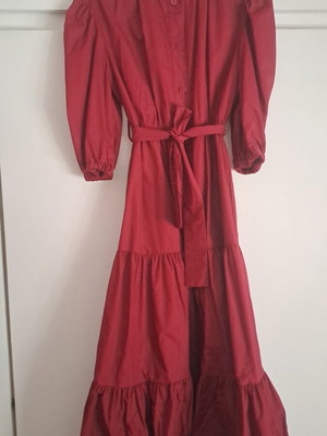 Chaton dress like new, burgundy, medium size with elastic waist