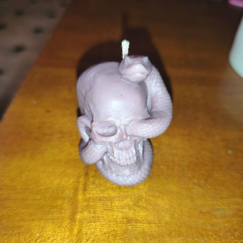 2 scented candles with dark vanilla aroma and skull candle gift