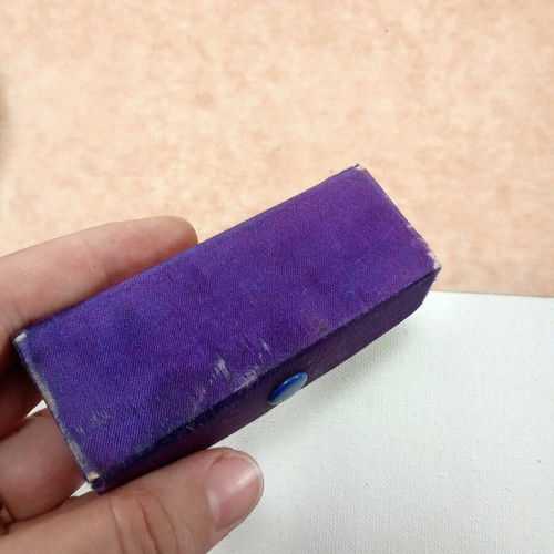 Lipstick case used with mirror and wear on metal parts