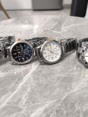 Set of 4 men's silver wristwatches, new