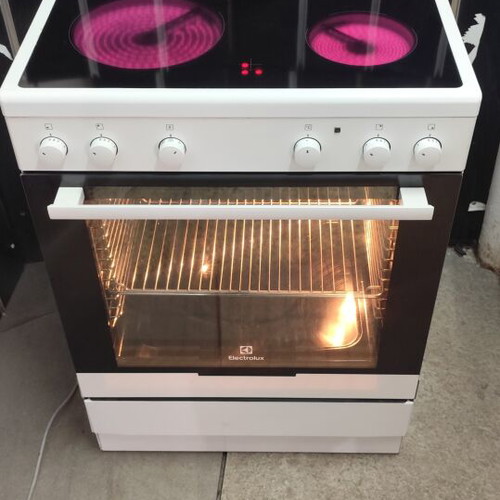 Electrolux Ceramic Stove like new, fully functional with two trays