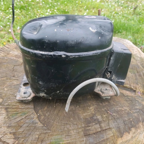 Refrigerator compressor used, functional motor