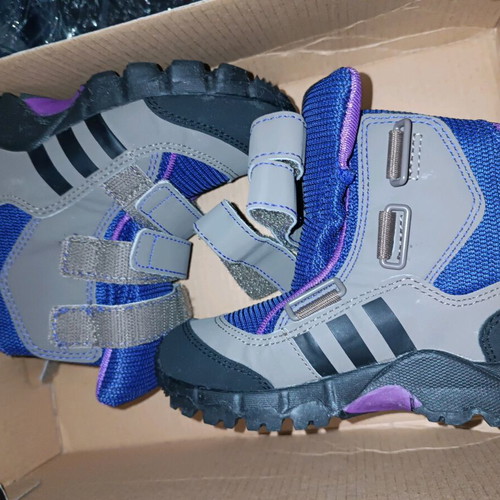 Adidas kids snow boots size 25 new, grey blue