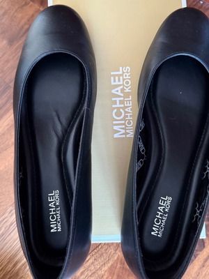 Michael Kors black ballerinas like new, size 36.5