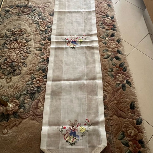 Easter table runner new with design 1.80 x 40 cm