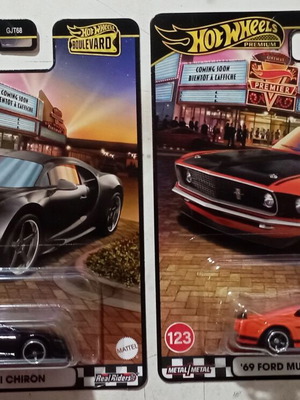 Hot Wheels Boulevard σετ 2 αυτοκινήτων με '69 Ford Mustang Boss 302 και '16 Bugatti Chiron