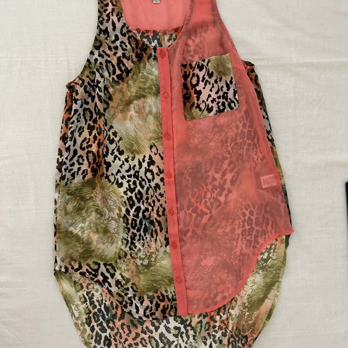 Sleeveless shirt with animal print and sheer fabric like new