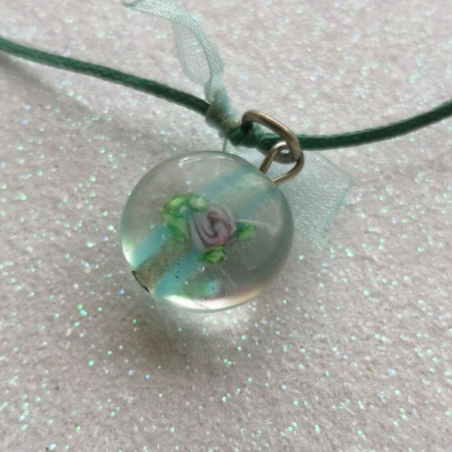 Necklace like new with detailed elements
