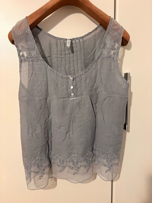 Sacks gray blouse size S like new Sac & Co