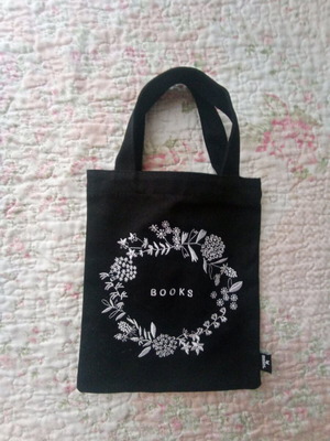 Black hand bag new, tote bag style