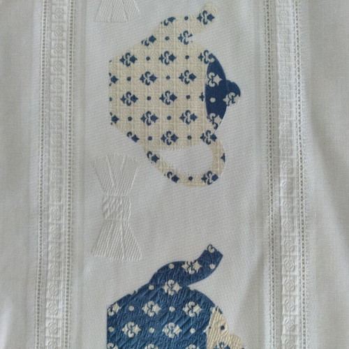 Vintage table runner with blue teapot pattern, brand new 42x120 cm