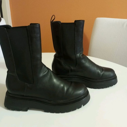 Black boots used, size 40