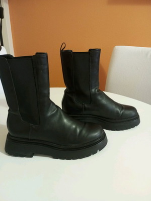 Black boots used, size 40