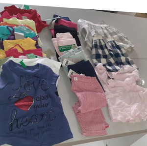 Детски дрехи benetton на склад