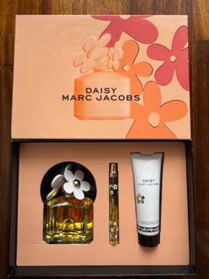 Daisy Marc Jacobs perfume set unused