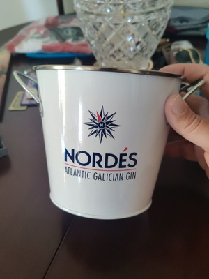 Μικρή σαμπάνιερα Nordes Gin σαν καινούργιο