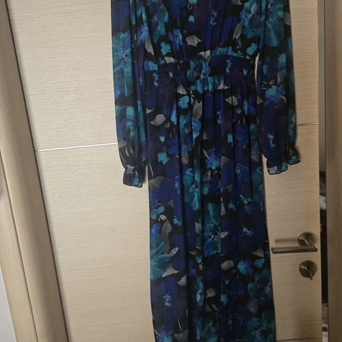 Long floral dress like new with front slit and soft back elastic