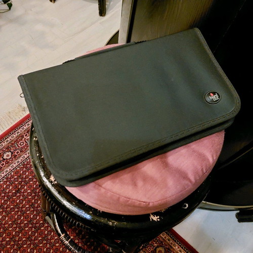 Fabric CD/DVD case like new for 48 discs in black color