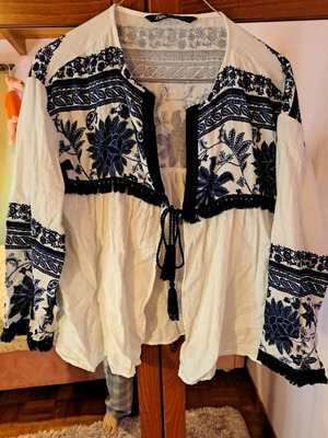 Boho shirt Zara like new, white with blue patterns, XS