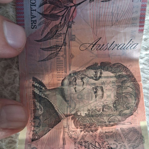 Collectible 5 dollar Australia banknote used