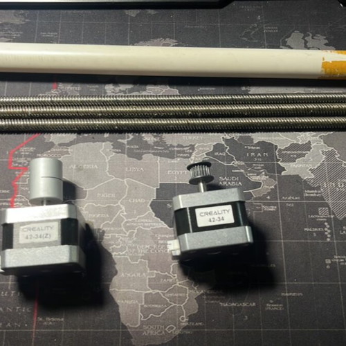 Creality 3D 42-34 stepper motor like new, set of 2 with 3 screw rods