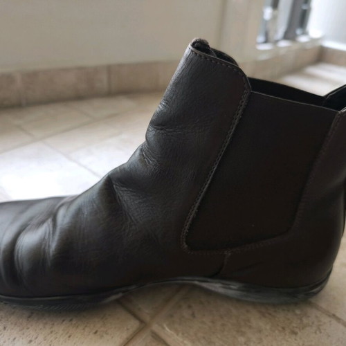 Haralas leather shoes without heels used