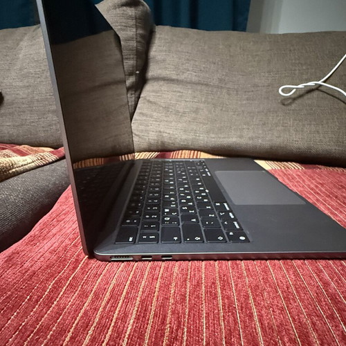 MacBook Air M3 13-inch 2024, 8GB RAM, like new