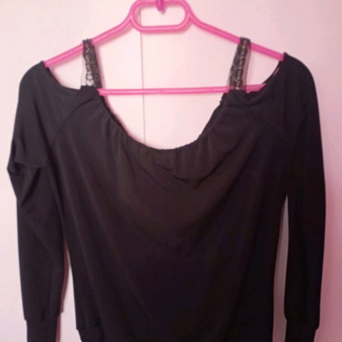 Black elastic off-shoulder blouse like new, size M