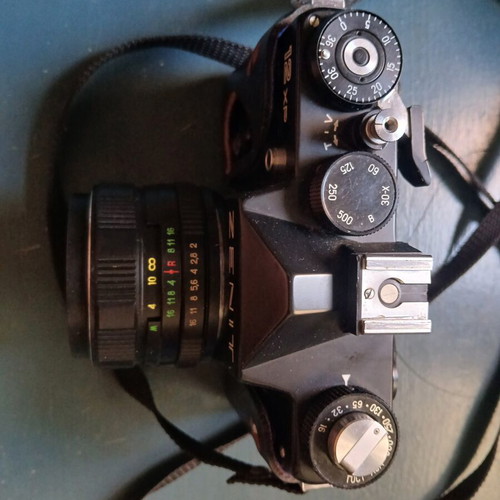 Zenit 12xp 35mm SLR Camera Kit with Helios-44M-4 58mm f/2 Lens like new