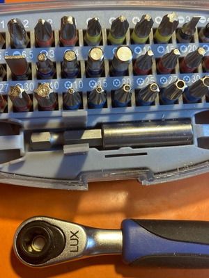 Lux screwdriver and bit set 32 pieces new