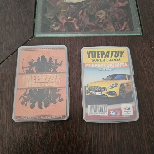 Yperatou playing cards set like new, pack of two