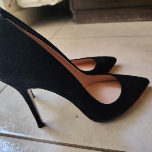 Mourtzi black suede pumps size 38