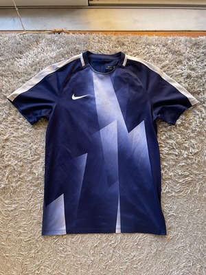 Nike football tshirt like new, white and blue, size M