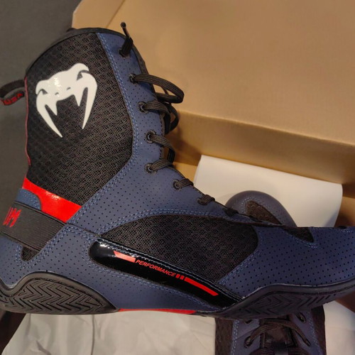 Venum Elite Boxing Shoes High Top size 44 like new, blue and red