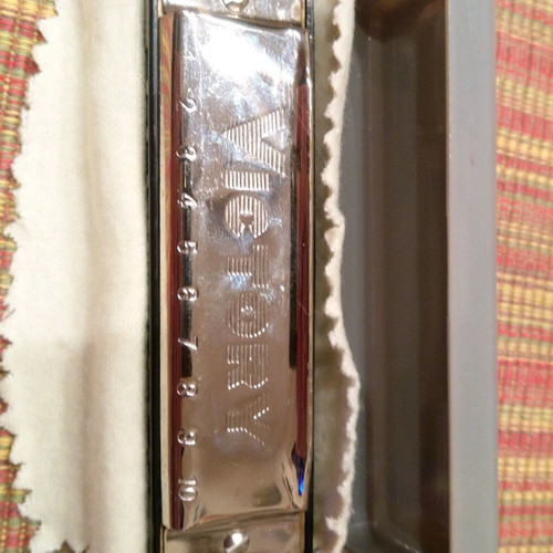 Victory harmonica new, 10 holes, key of C, aluminum