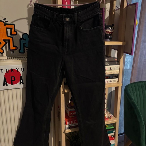 Reclaimed vintage flare jeans used, size W28, black