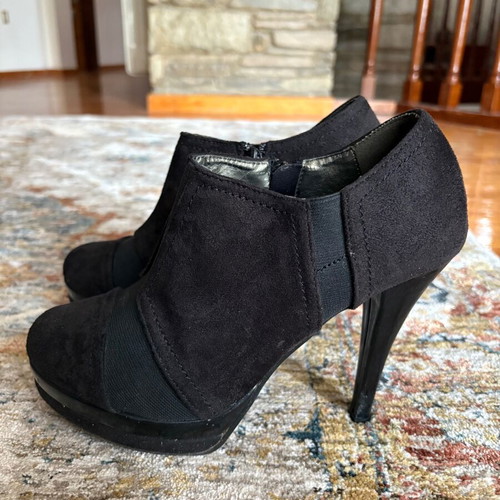 Adam’s black high-heeled shoes like new