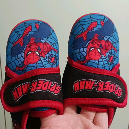 Children's slippers like new
