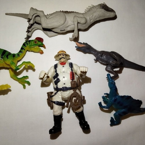 Dino Valley Jeep Chap Mei with Skinny Bones figure and 4 dinosaur figures