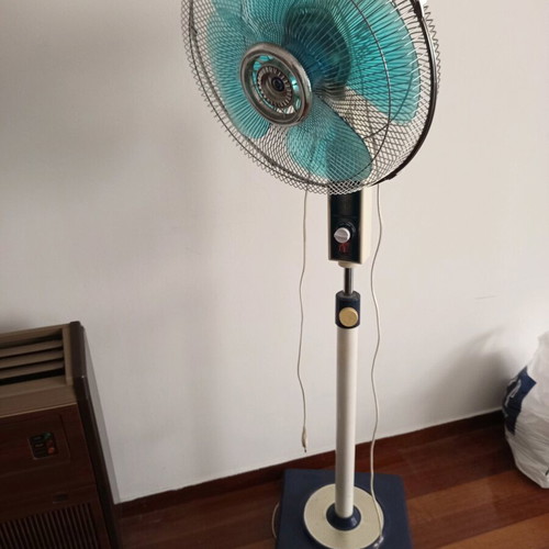 Telescopic pedestal fan used with three speeds