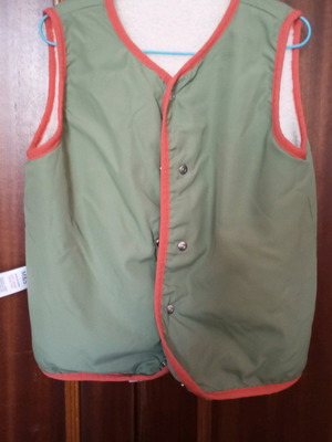 Children's vest like new, green, size 122 cm
