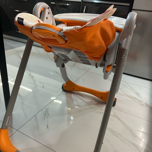 Chicco high chair used with adjustable backrest and 4 wheels