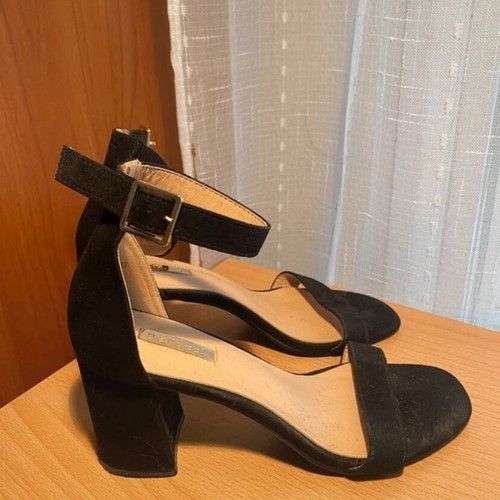 Black low block heel sandals size 37 like new
