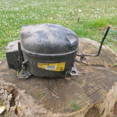 Refrigerator compressor used, functional motor