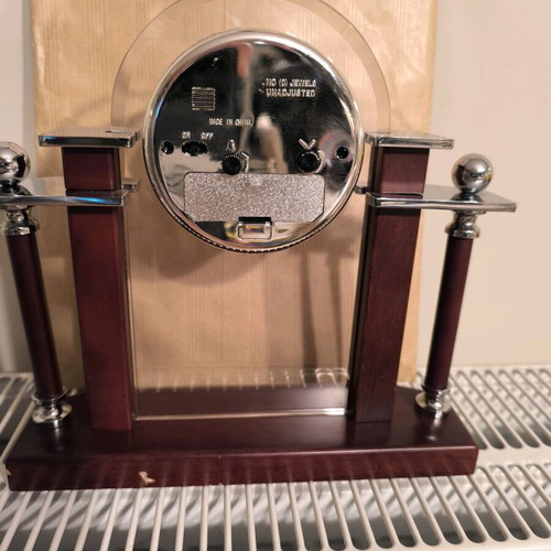 Table clock-alarm clock like new, analog