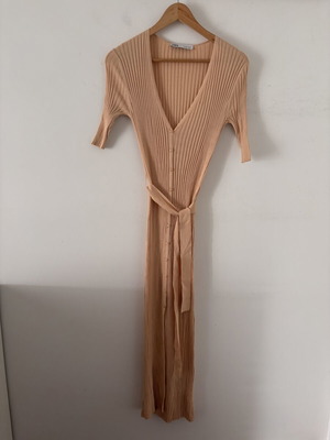 Zara midi dress ριμπ με κουμπιά σαν καινούργιο, ροζ, μέγεθος XS